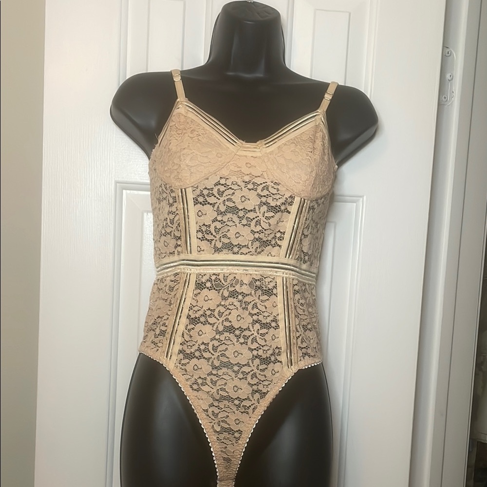 Honey Punch Elegant Lace Bodysuit in Soft Peach